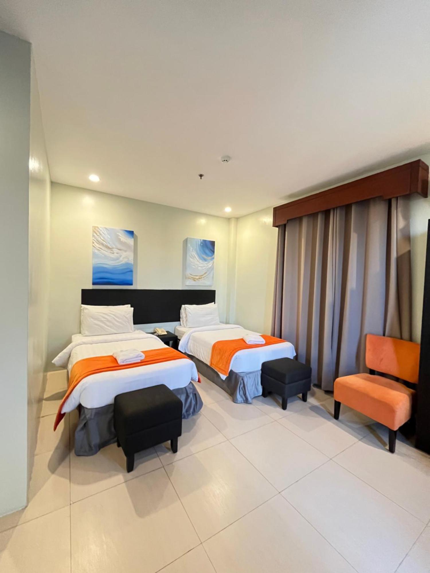 Holiday Suites Puerto Princesa Exterior foto