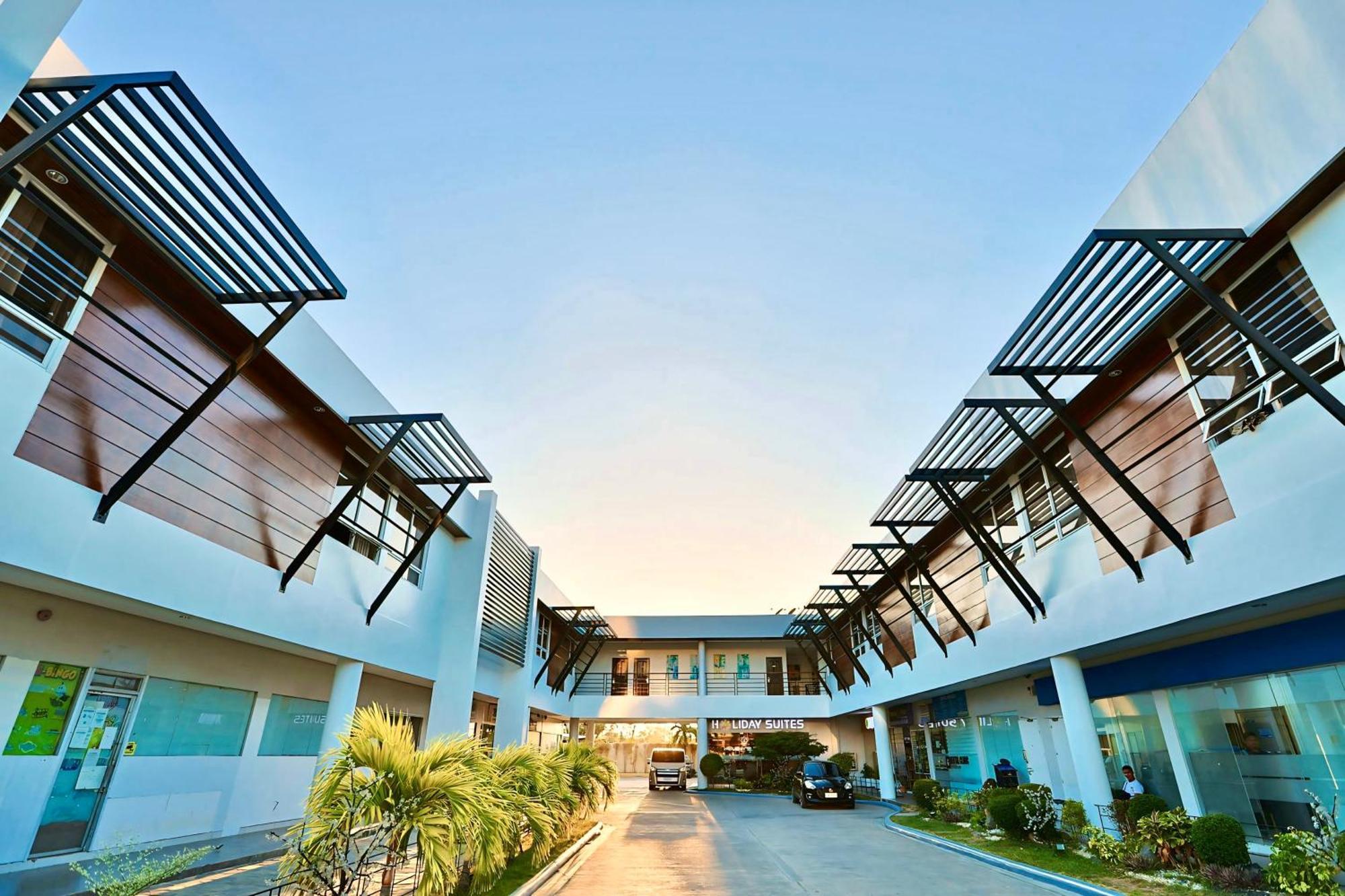 Holiday Suites Puerto Princesa Exterior foto